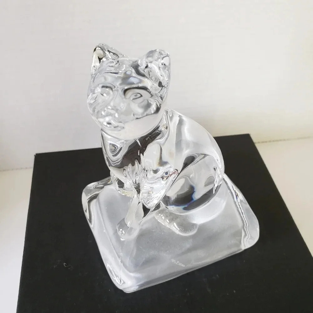 Vtg,Crystal D'arques,Lead Crystal Cat on a Frosted Bed.